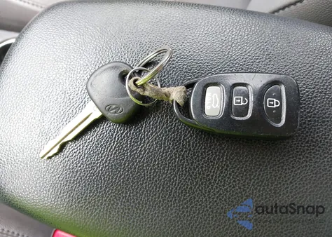 2013 Hyundai Elantra Limited из США, поврежденный, VIN 5NPDH4AE7DH172109